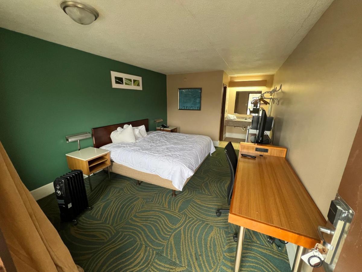 Crafton Hilltop Inn Pittsburgh מראה חיצוני תמונה