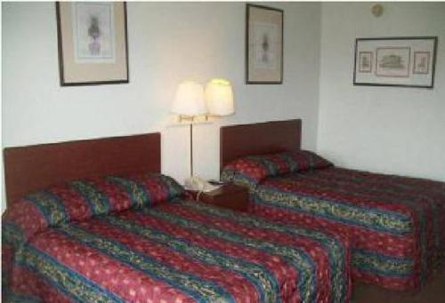 Crafton Hilltop Inn Pittsburgh מראה חיצוני תמונה