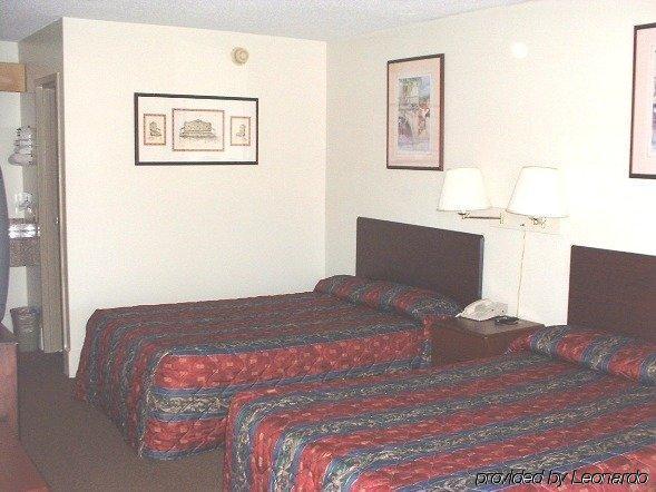 Crafton Hilltop Inn Pittsburgh חדר תמונה