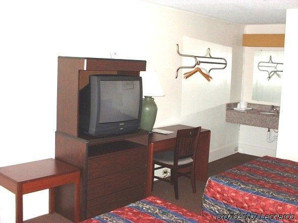 Crafton Hilltop Inn Pittsburgh חדר תמונה